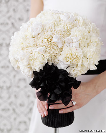 black and white hand bouquet for wedding, bunga tangan pengantin hitam putih