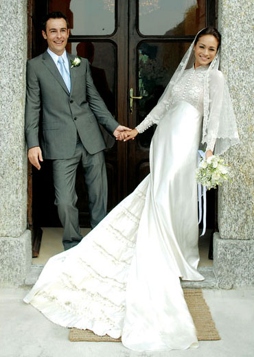 Baju Maya Karin kahwin di Lake Como, Malaysian actress in her Grace Kelly inspired wedding gown