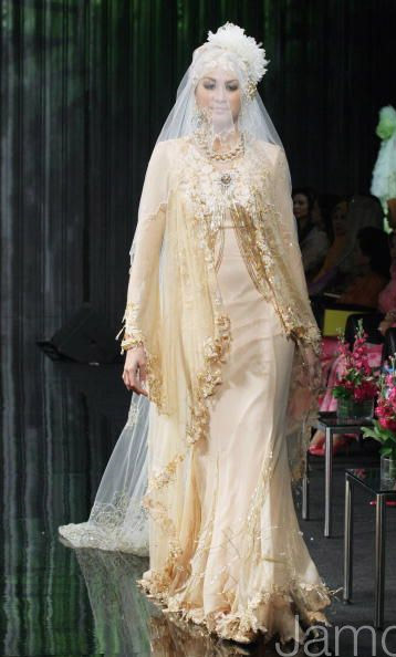 modest muslimah fashion with veil by Malaysian celebrity fashion  designer Radzuan Radziwill