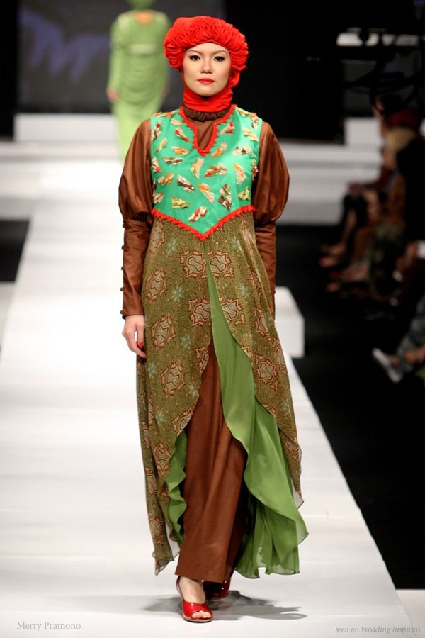 Muslimah fashion womens wear by Merry Pramono at Jakarta Fashion Week Indonesia 2009
