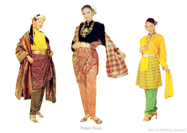 Pakaian Puteri Perak (Perak Princess outfit) atau baju adat Aceh (Acheh ceremonial costume)